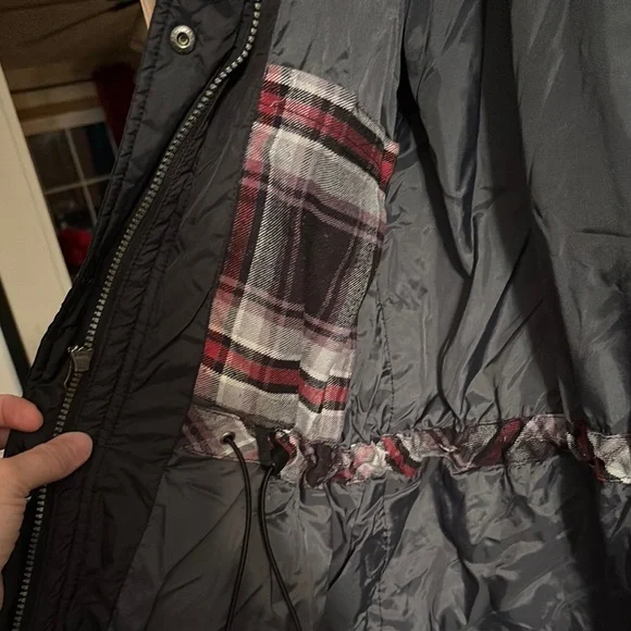 Women’s Carhartt Black Puffer Rain Jacket with Hood Weather-Resistant - Picture 2 of 7